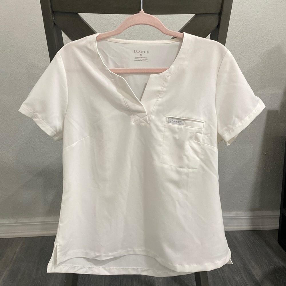 Jaanuu Women’s 1-Pocket Tuck-In Top White